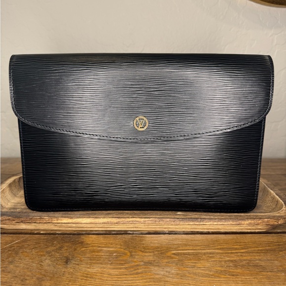 Louis Vuitton Other - EUC Louis vuitton black leather clutch